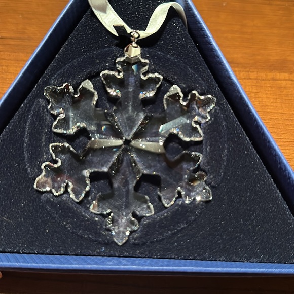 Swarovski Snowflake Ornament 2016 - Picture 3 of 6